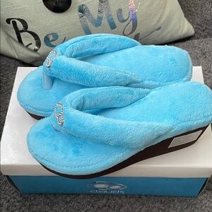 New in Bix Clpuds Women's Blue Plush Slippers Wedge Style Size Six